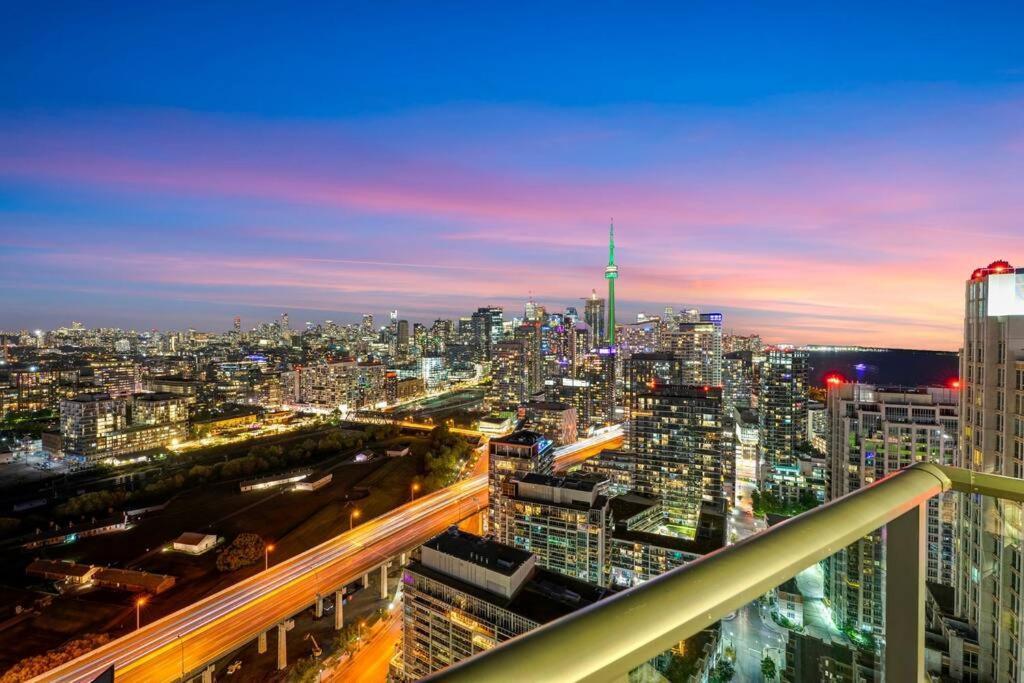 Penthouse Corner Suite With Panoramic 12 Ft Windows Toronto Exterior photo