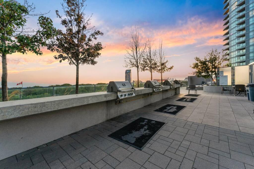 Penthouse Corner Suite With Panoramic 12 Ft Windows Toronto Exterior photo